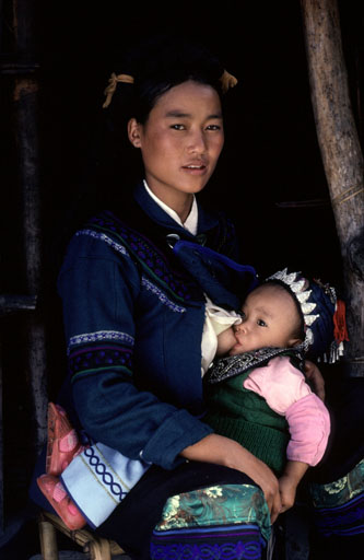 chinese breast feeding