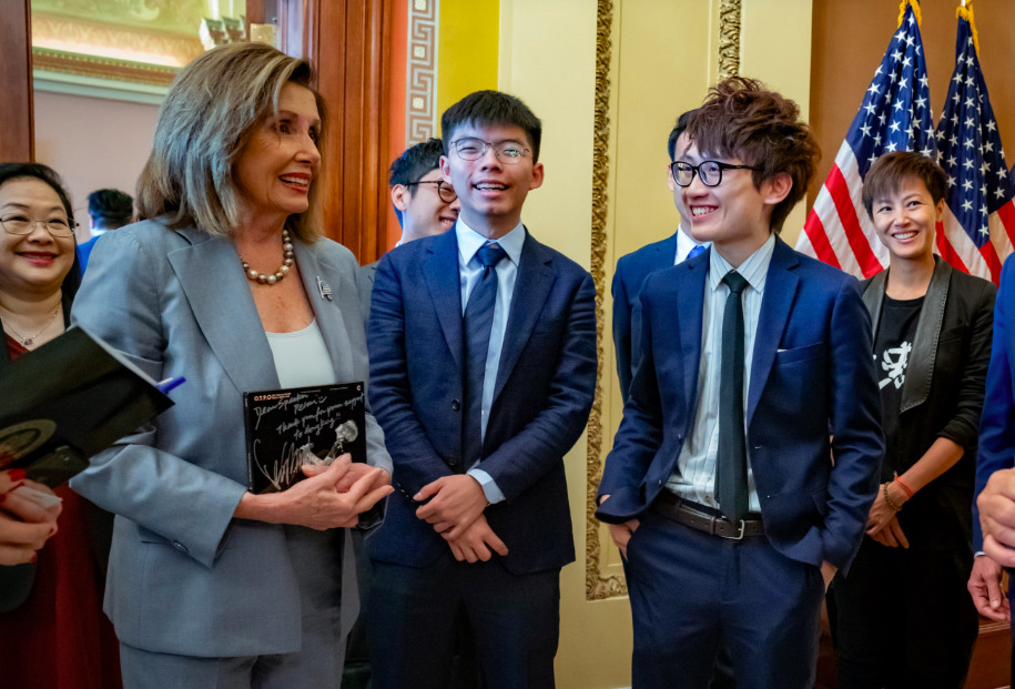 Nancy Pelosi  Joshua Wong 2019-11-22 2yjxv