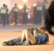 kissing_couple_in_riot_cVvWH