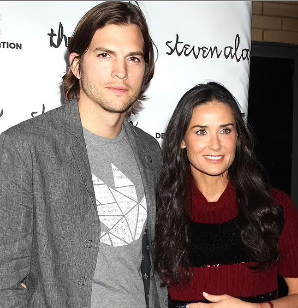 Ashton Kutcher Demi 2024-09-23 XT4bq