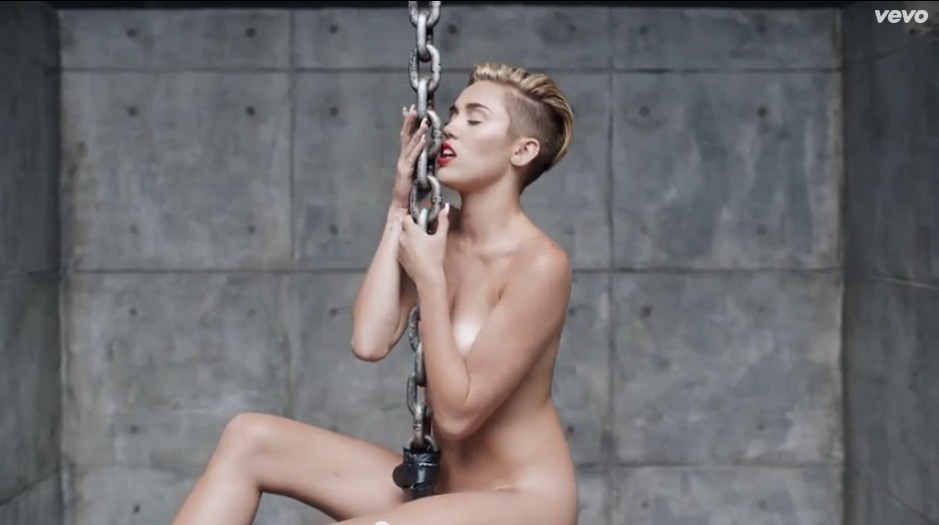 Miley Cyrus  Wrecking Ball-2