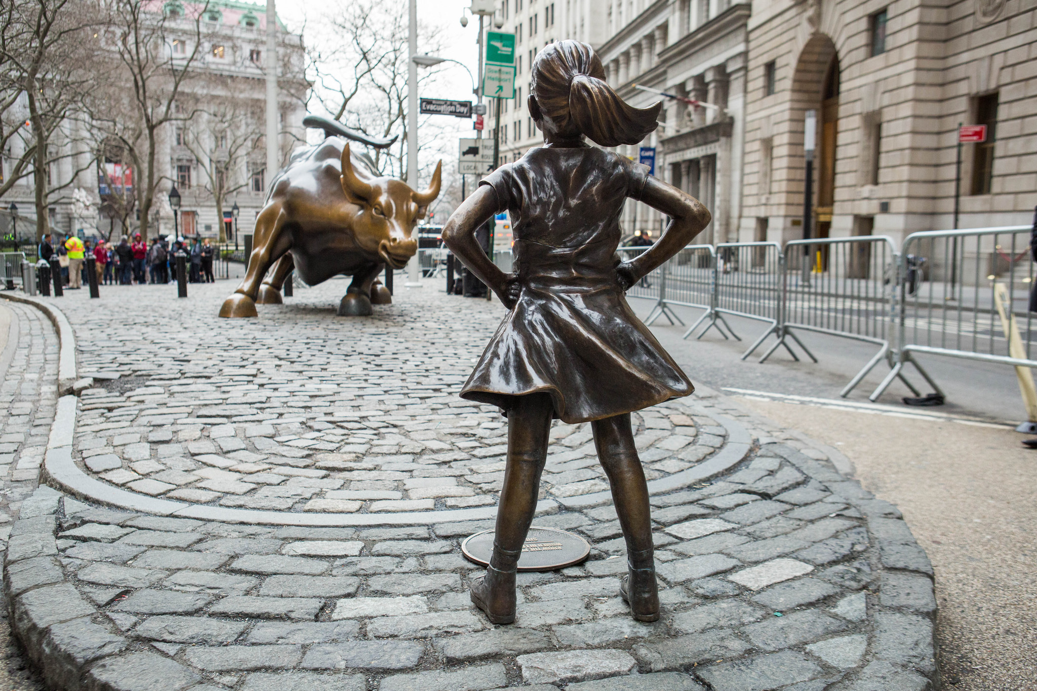 charging bull vs fearless girl 2017 03 29