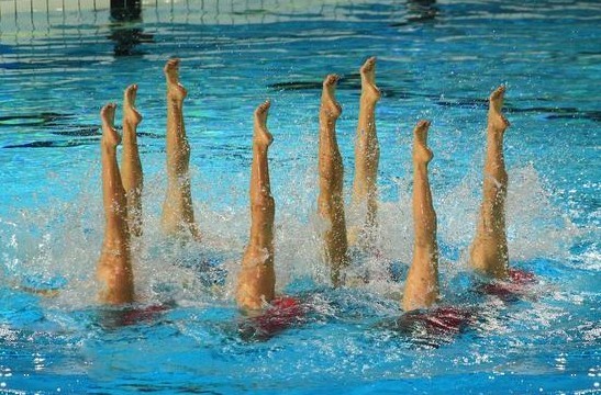 synchronized swimming 8 legs