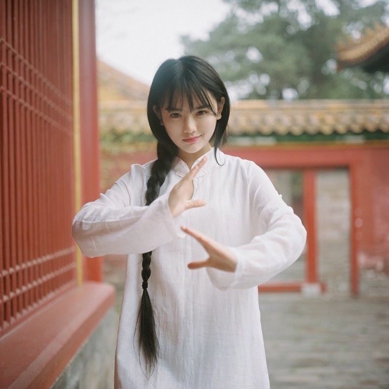 pretty chinese girl kungfu posture