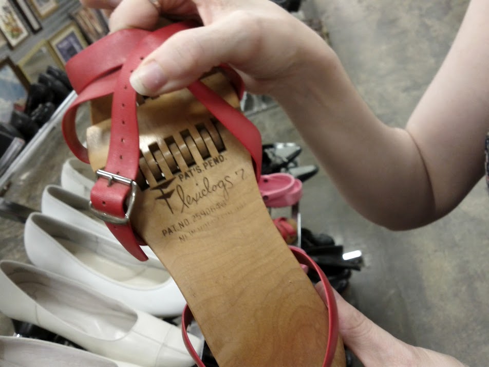 shoe with hinge 2012-07-14