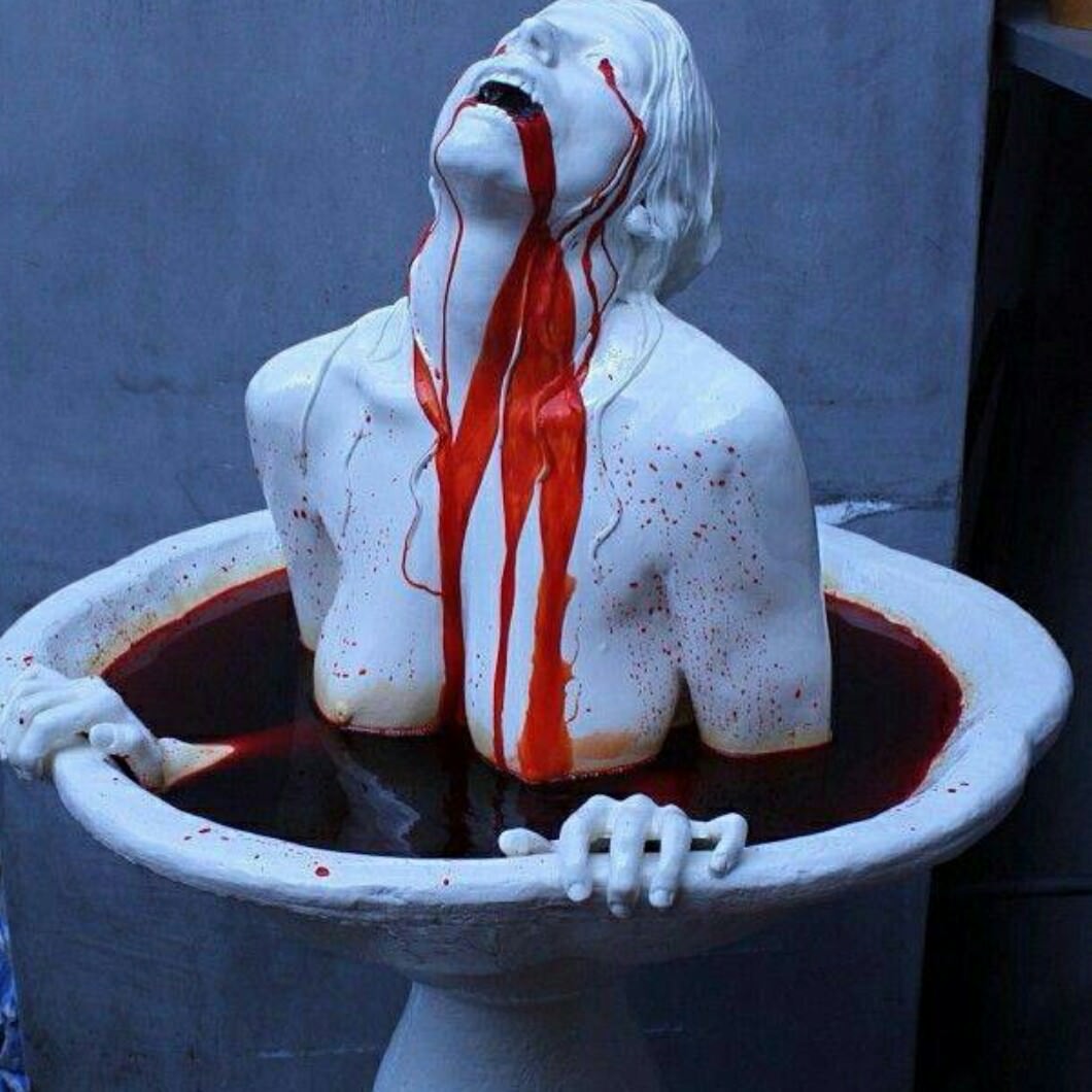 woman bloody fountain e6139