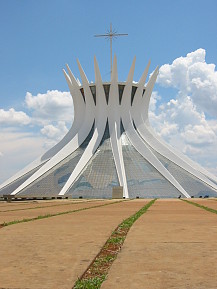 Cathedral Brasilia Niemeyer-s217x289