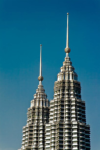 Petronas towers tip-s204x306