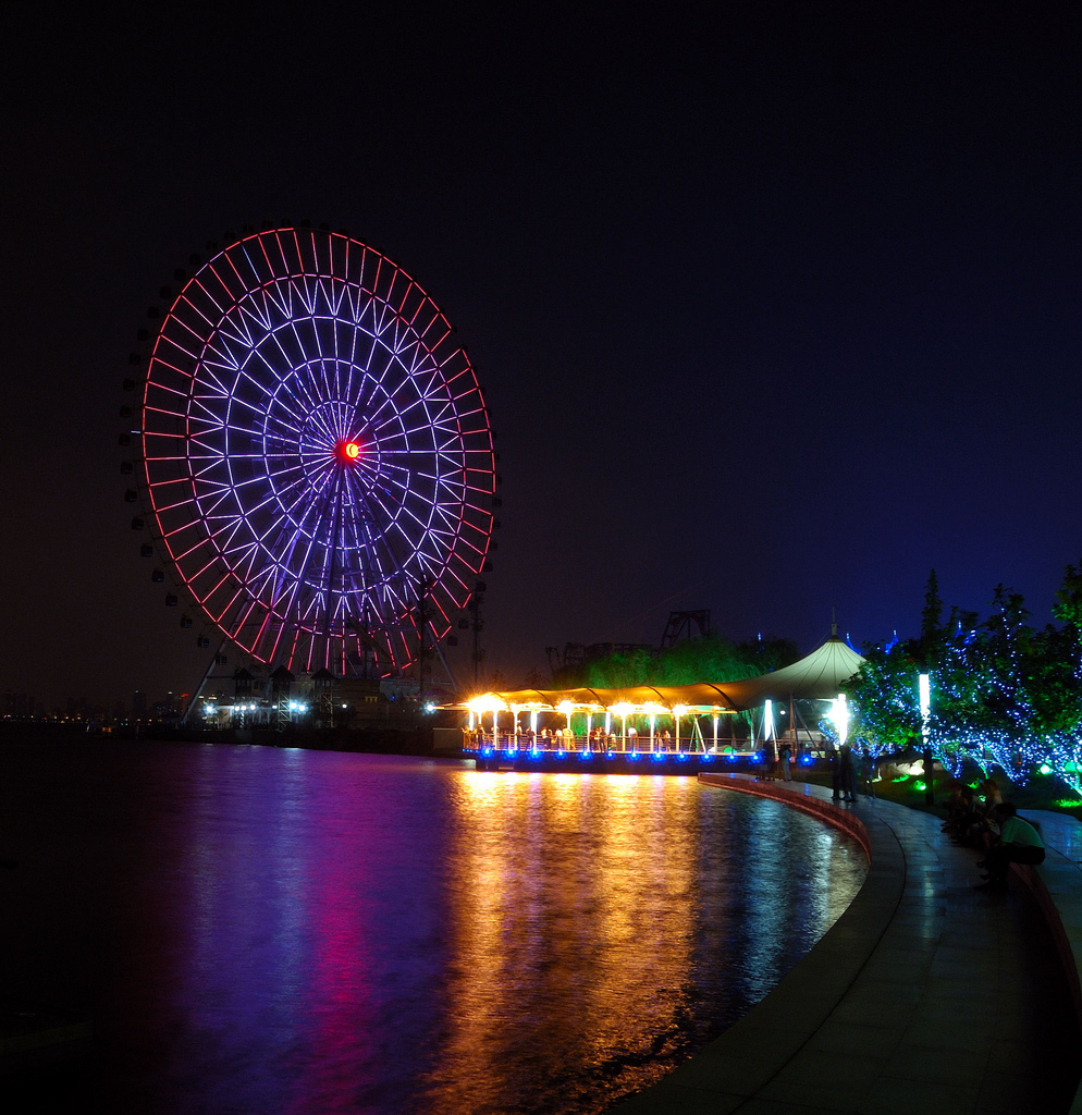 Suzhou ferris wheel at night